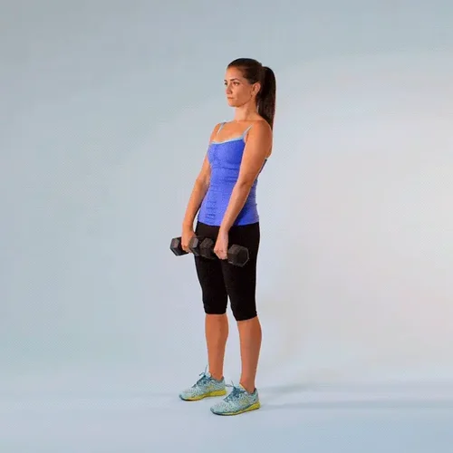 خانم فیتنسکار در حال اجرای ددلیفت ترکیبی با حرکت قایقی برای تقویت پشت و پاها